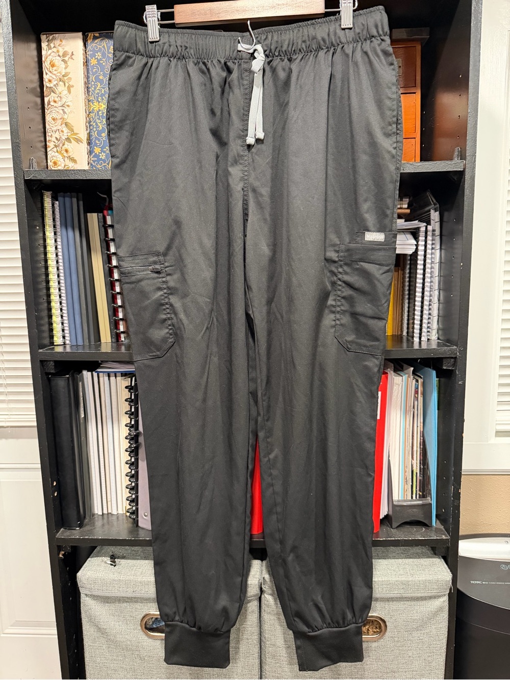 NiaaHinn black scrubs